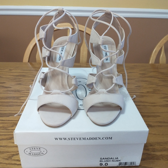 Steve Madden - Picture 3 of 7